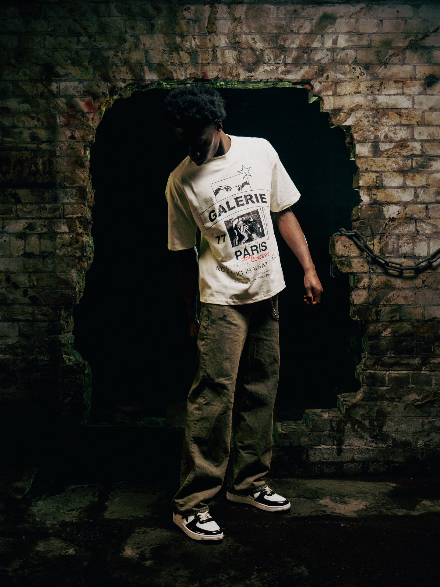 GALERIE CREAM GRAPHIC T-SHIRT