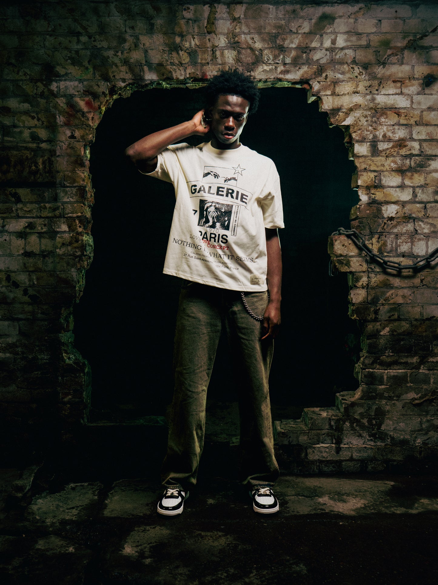 GALERIE CREAM GRAPHIC T-SHIRT
